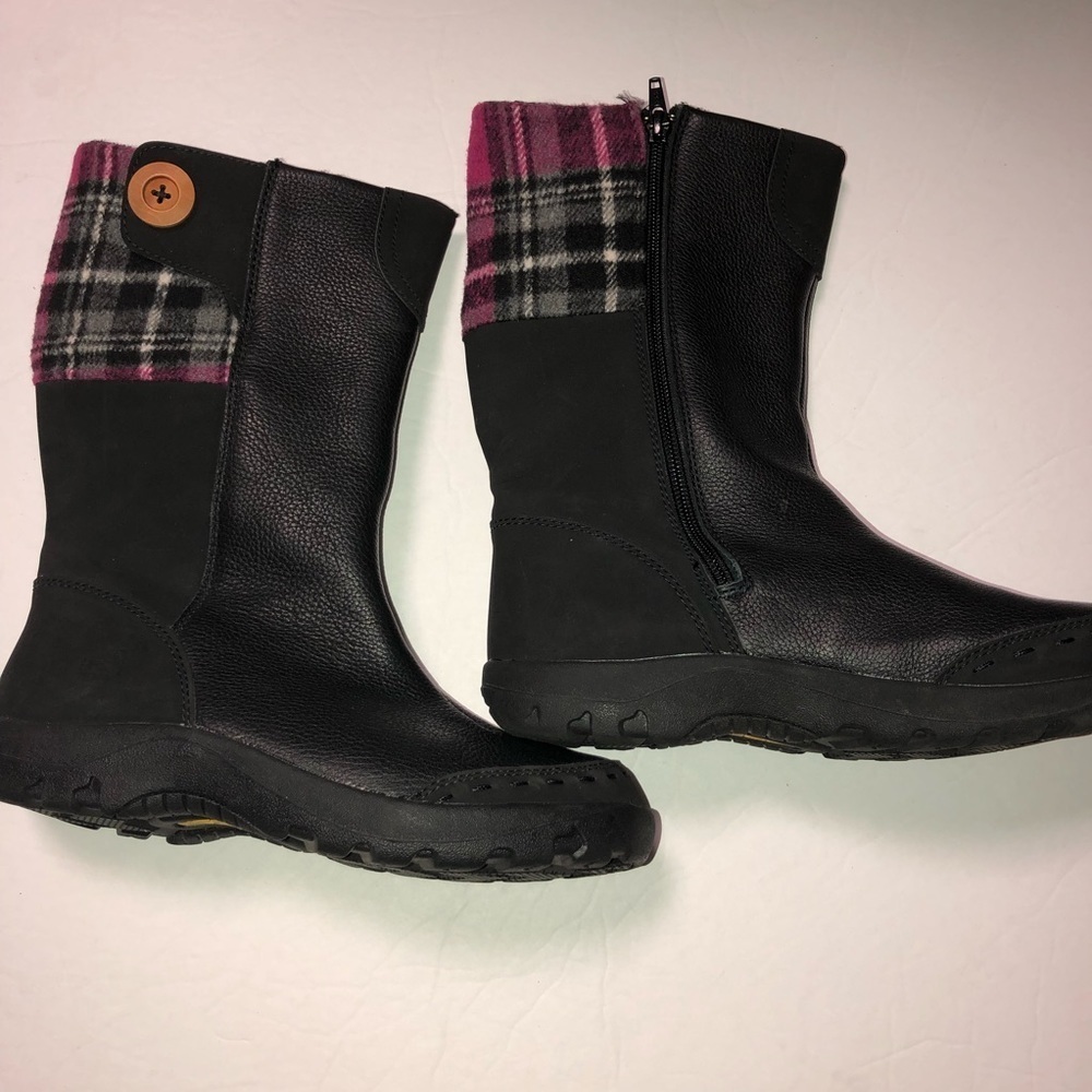 KEEN kids derby leather plaid boots size 4